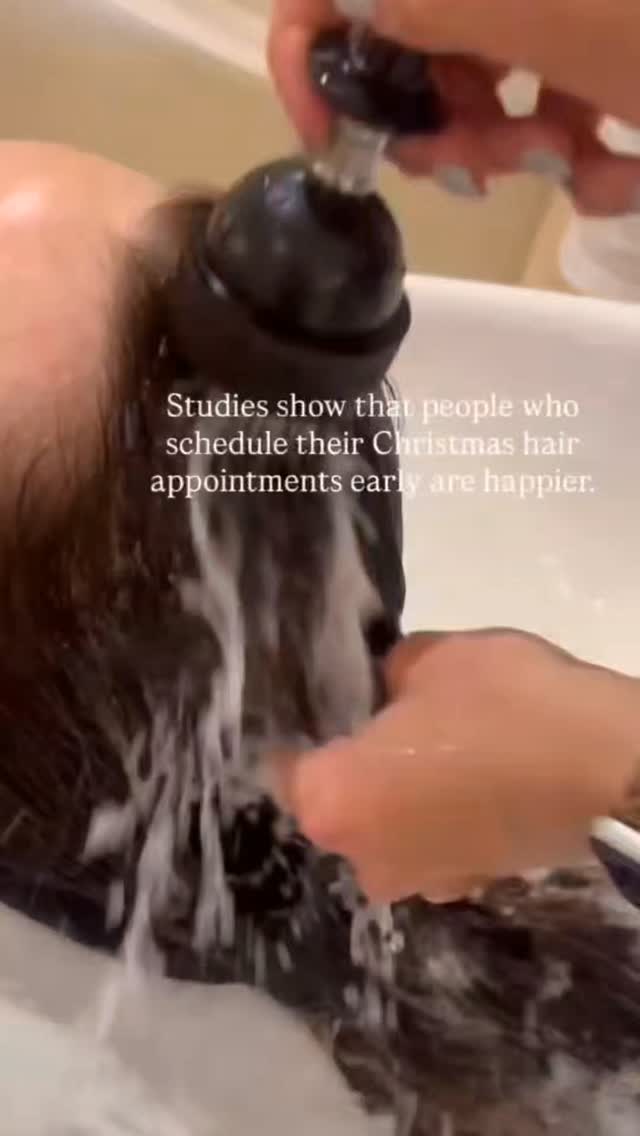 ✨ Studies show that people who book their Christmas hair appointment early are officially happier. ✨
Because nothing beats entering December knowing your blow-dry, colour or fresh cut is LOCKED IN. 💅🎄
Avoid the rush, skip the stress, and let Future You say thank you.
📅🎁 Have you booked yours yet?