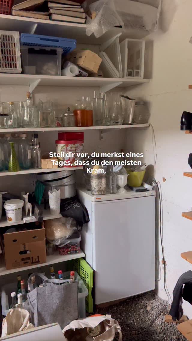 Stell dir vor, du überwindest diese innere Hürde und beginnst Schritt für Schritt loszulassen. Plötzlich spürst du, wie dein Nervensystem sich beruhigt und dein Alltag leichter wird. Warum? Weil dich deine Dinge nicht mehr anschreien - sondern nur noch das, was du wirklich liebst und brauchst, dich freundlich anlachelt.😊✨
•
Ready für mehr Leichtigkeit? Schreib mir eine dm und lass uns loslegen!
.
.
.
.
.
.
home organizing
decluttering
familienalltag
ordnungssysteme
ordnung schaffen
schweiz
aufräumhilfe
#thun #bern #aufräumen #organisieren #loslassen #minimalismus #struktur #kleiderschrank #thehomeedit #mariekondo #ordnungstipps