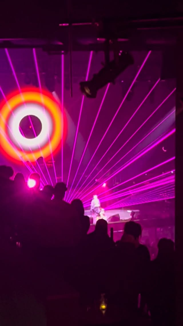 ✨Mama’s Gun ‘25
@erykahbadu was simply amazing and the light installation throughout the show….superbly executed!!!!
Thank you @therealjons ❤️