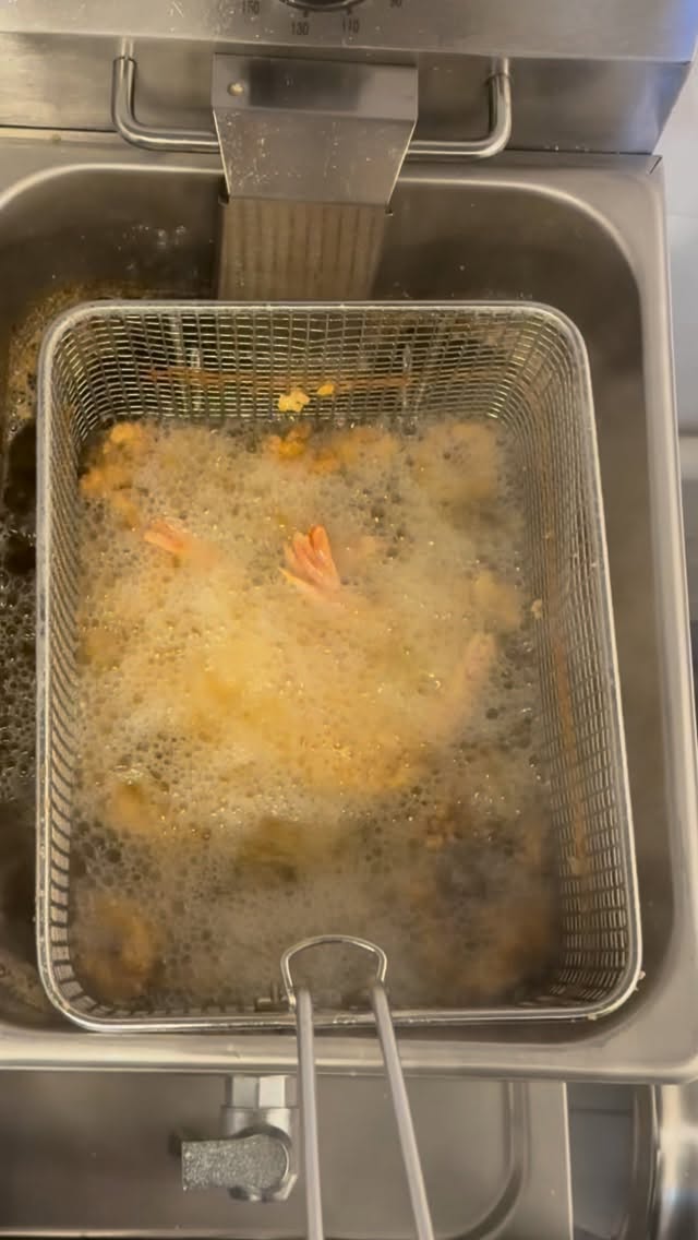 Mood di oggi? Un cono di fritto da L’Amico Mio e via tra i mercatini! 🍤
#ilmaresifastrada #verona #lamicomio #glutenfree #nuovaapertura