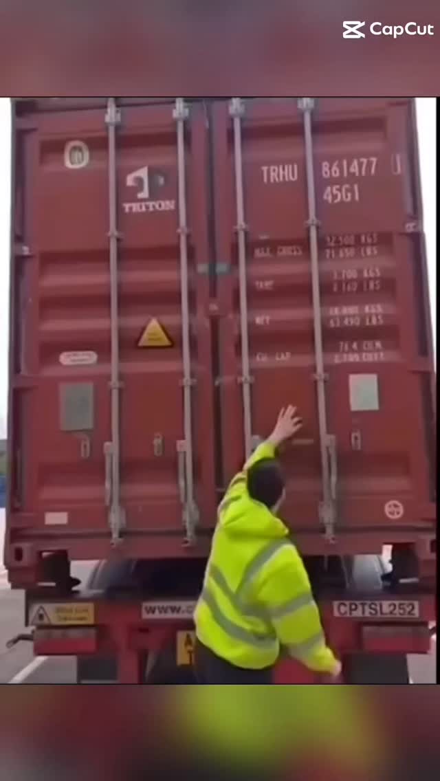 😜
book your place @ www.hotmilkforge.com
#learntoblacksmith #blacksmithingclasses #mindfullness #forgedinfire #damascus #patternwelding #blacksmith #ironwork #sanmai #hotmilkforge #irishblacksmith #eveningclasses #bladesmithing