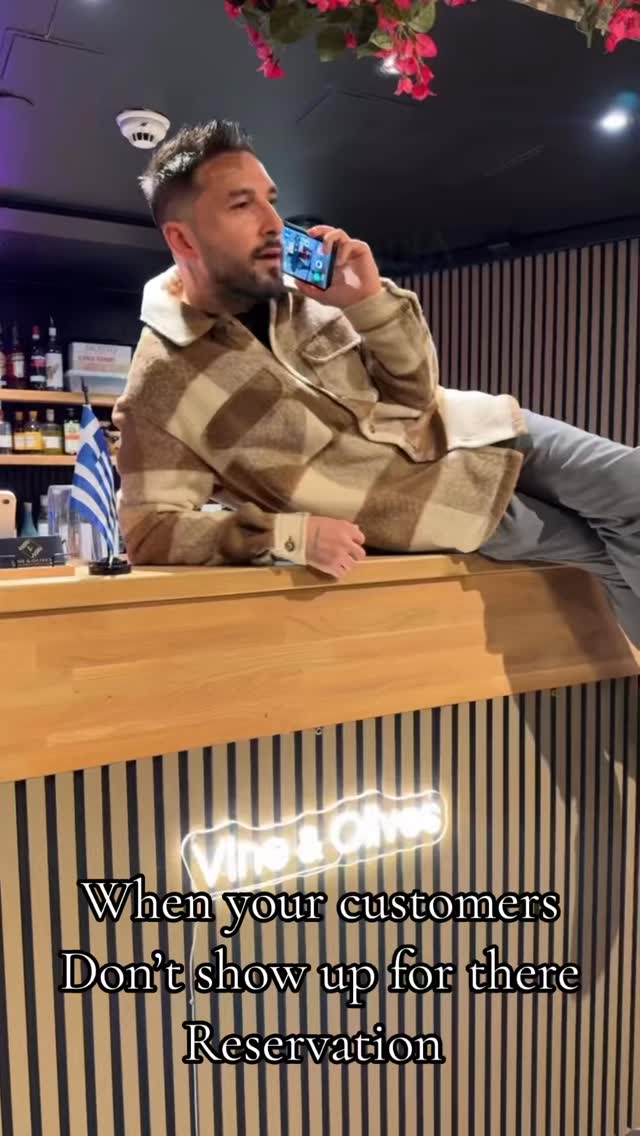 When the reservation says 19:00 but the guests say… ‘maybe later’ 🎶😅 www.vineolives.com
#VineAndOlives #Oslo #Frogner #OsloRestaurant #GreekFoodOslo #RestaurantLife #NoShowMood #ReelsOslo #BrunoMarsAudio
