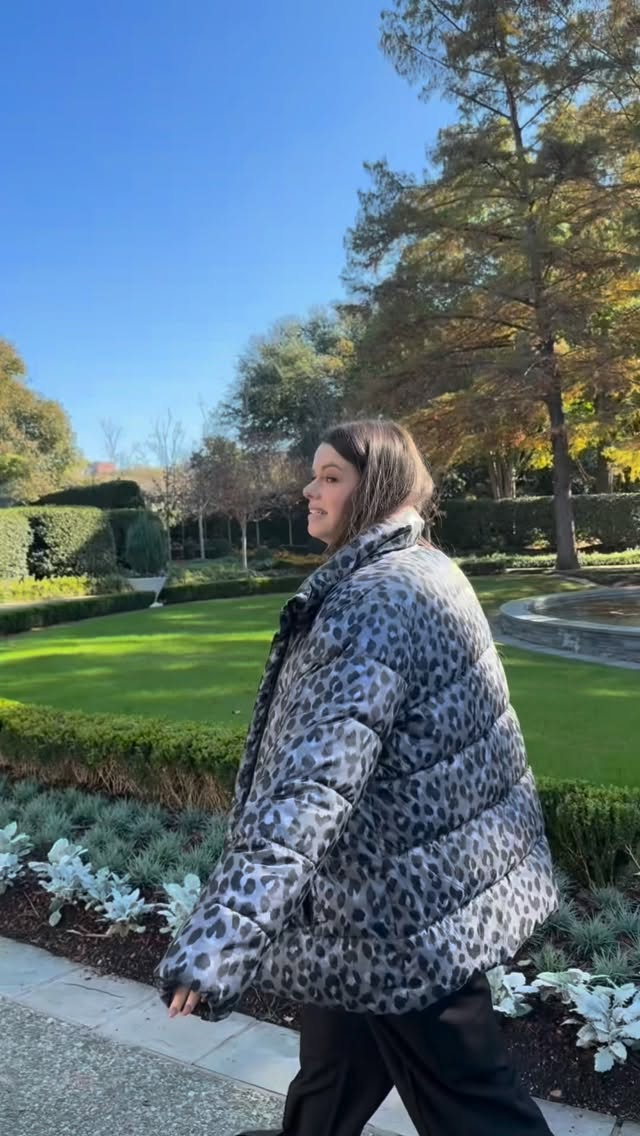 We had so much fun at the Dallas Arboretum Christmas being spoiled by some of our favorite friendors! 🎄And of course we came prepared to win the gingerbread house contest!! 🍪 ✨
Sponsors 🤍
@dallasarboretumweddings
@mattthelenentertainment
@beyondthebox_catering
@jenniferyarbro
@cakeflower_dfw
@alavisheventdesign
#dfwweddings #dallasweddingplanners #dallasarboretum #weddingplannerlife #btsweddingday #luxuryweddingplanners #luxuryweddings #dallasweddings #planrevelry