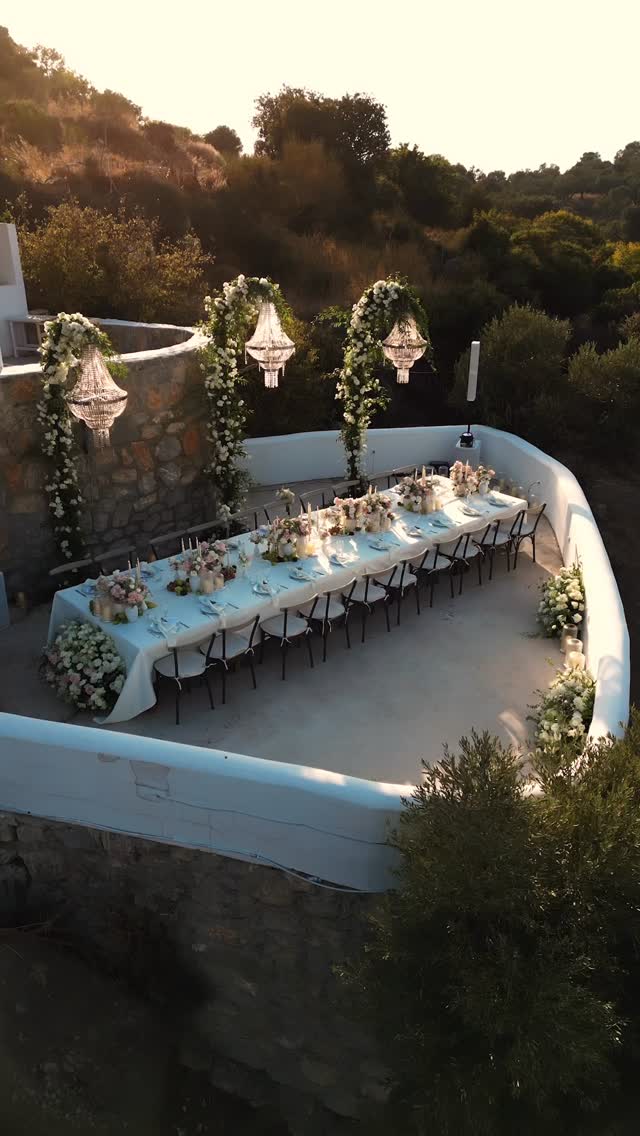 TJ & Anwar dreamed of an intimate celebration surrounded only by their nearest and dearest.
TJ envisioned chandeliers, soft pastel florals, and a breathtaking backdrop — so we found her the perfect eagle’s nest: a clifftop setting with endless sea views and romantic decor that felt like a dream.
It was tender, elegant, and full of heart.
We fell in love with the vibe — did you?
#TJandAnwar #IntimateWeddings #PastelDream #SeaViewCeremony #KaremEvents #ChandelierMoments #RomanticDetails #EaglesNestWedding