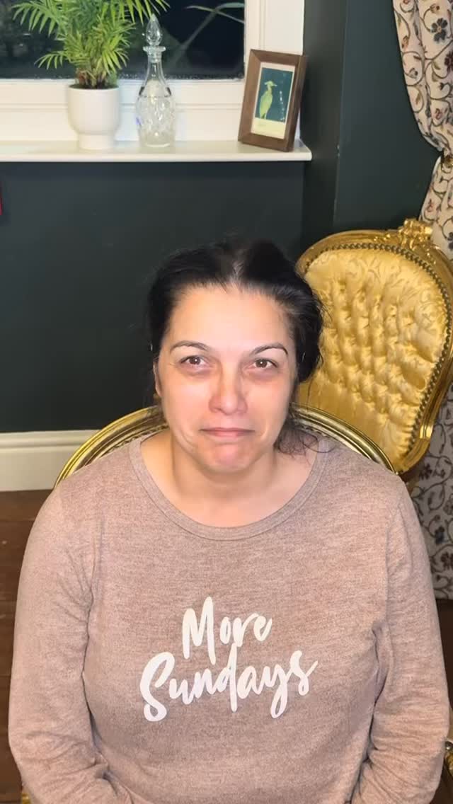 We went for a soft textured updo to sit seamlessly under her fascinator, keeping the curls airy and romantic while giving enough structure to hold all day.
Makeup kept classic and polished — fresh skin, softly defined eyes and a neutral lip to balance the beautiful deep-green outfit.
The whole look came together so naturally… timeless, refined and so flattering.”
#MOTBMakeup #WeddingMorning #WeddingStylist #HairAndMakeupArtistUK #SoftGlam #TexturedUpdo #WeddingInspo #BridalPartyGlam #FascinatorStyle #GreenOutfitInspo #HMUAuk #SoftElegantGlam #Wedding