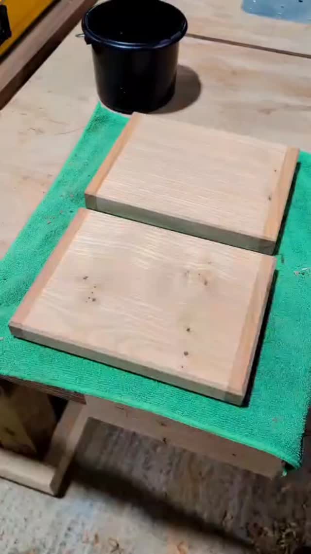 From raw wood to finished beauty 🌿✨
Just wrapped up these two handcrafted pieces in Ash and Elm.
Treated with a nourishing mineral oil that brings out the grain and glow. Finished with food safe beeswax, they’re ready to shine in any kitchen.
Use them as small chopping boards for quick prep, or as sturdy wooden trivets to protect your worktops from hot pans.
Functional. Natural. Timeless.
#woodworking #handcrafted #ashwood #elmwood #carpentry #trivets #choppingboard #sustainableliving