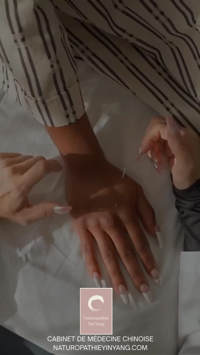 Respirer pleinement est essentiel , l’acupuncture peut aider.
Dans les pathologies respiratoires aiguës ou chroniques l’acupuncture vise à décongestionner, améliorer la circulation de l’énergie dans les méridiens du Poumon et à renforcer les défenses immunitaires de l’organisme .
En stimulant certains points clés on favorise une meilleure respiration , une détente profonde et un regain d’énergie. C’est une approche naturelle et complémentaire pour retrouver de l’air et du mieux être 🙏🏻#acupuncturecasablanca #acupressioncasablanca #médecinechinoisecasablanca #bienêtrenaturel #hiver