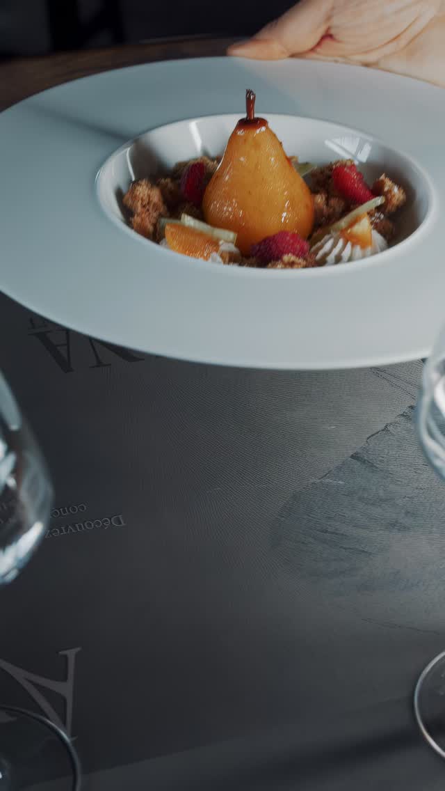 ✨ Au Christina, la gourmandise se vit en douceur.
Un dessert pensé pour ceux d’ici, pour nos voisins, pour ceux qui aiment s’accorder un moment délicat près de chez eux.
Une parenthèse sucrée qui met en lumière ce que notre cuisine fait de mieux.
🍽️ Venez découvrir notre menu et nos desserts maison — votre prochaine douceur vous attend au Christina.