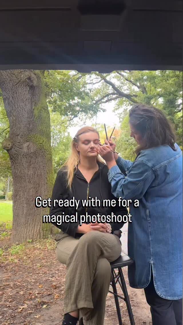 Throwback Thursday to one of my favorite shoots — the moment I stepped in front of the lens for a change.
This Art Nouveau–inspired project with the brilliant @simona_photo_praha and @ze_zivota_maskerky was pure magic, and now that the final images are out in the world, here’s a peek at how it all came to life.
I got to embody one of the Four Seasons… any guesses which one I was channeling that day? 😉
.
.
.
#photography #fourseasons #alfonsmucha #photoshoot