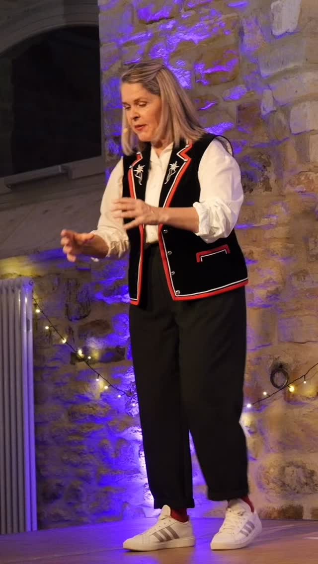 Wenn FERNSICHT plötzlich nach Fondue schmeckt… 🫕😄
Es Bitzeli us mim Programm –
ds Ganze gits am 29.11. im KleinenKunsthaus, uf Haslitiitsch. #geschichtenerzählen #fernsicht #kleineskunsthaus