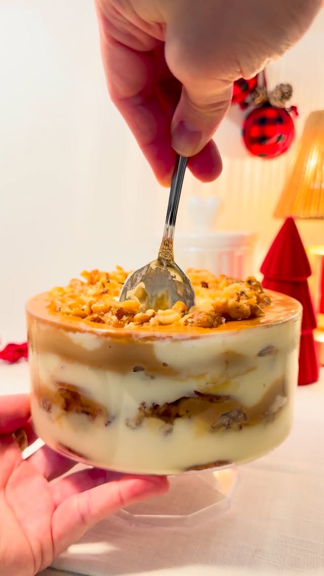 She’s rich, creamy, and a little nutty. 🤍
Our Caramel Walnut Trifle is layered with buttery biscuit, DelicaC’s signature cream, lightly caramelized walnuts, and a swirl of creamy dulce de leche all finished with whipped chantilly and more golden walnuts on top.
A dessert that feels homemade, but elevated.
✨ Available in two sizes
🎁 Perfect to serve or gift
Pre-orders open until Dec 20
🔗 delicacs.com
📩 Or DM to reserve yours
#holidaydesserts #delicacstreats #trifledessert #gourmetsweets #supportsmallbusiness