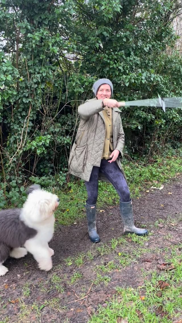 2025 — What a year of lessons and learning.
Changing hair colours ✂️ @hairbycharlottehayes
Jimi growing 🐾 #oldenglishsheepdog
Meaningful collaborations @charlottiegallagher @madarayogaamersham @whiteleafyurt @oxmoorfarm @nutrii.ceylon @chilternsaunacircle @chalfontscaptured 🤝
Teachings, and truly magical Sound Spa moments 🎶✨
This reel is a little random 🤪
but it made me smile… 😊
And honestly, 2025 has been anything but boring. 🧐
I’ve learned so much.
🤍Opened up my natural voice (with so much love and thanks to @therealcharlottechurch @nikkisladeuk and @lisa.marie.seiter for her ongoing patience teaching me to play the harmonium too).
🧘🏻♂️ Relearned how to stretch my body and trust the healing process, even when it felt uncomfortable. ❤️🩹
🤓 Kept reminding myself that the more I learned, the less I knew.
I feel deeply grateful for all the moments, lessons and experiences (good, bad and ugly)
And I still can’t quite believe it’s the last day of the year.
Looking forward to more adventures and collaborations in the new year.
Wishing you all so much love as we close this chapter of 2025 🤍✨
#2025Reflections #amersham #SoundSpa
#GratitudePractice #Wintering #buckinghamshire
#TrustTheProcess #thechilterns #soundhealing