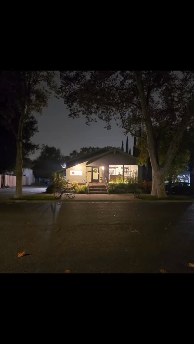 Winter wonderland vibes at Pomegranate! I love the Holidays and the good feelings of friendships and family love in December! It is a time to reflect and be thankful for the year we had and get excited about the year ahead! Thank you!! #pomegranatesalon #pomegranatesalondavis #davisca #pomsalonstylist #pomsalonfamily