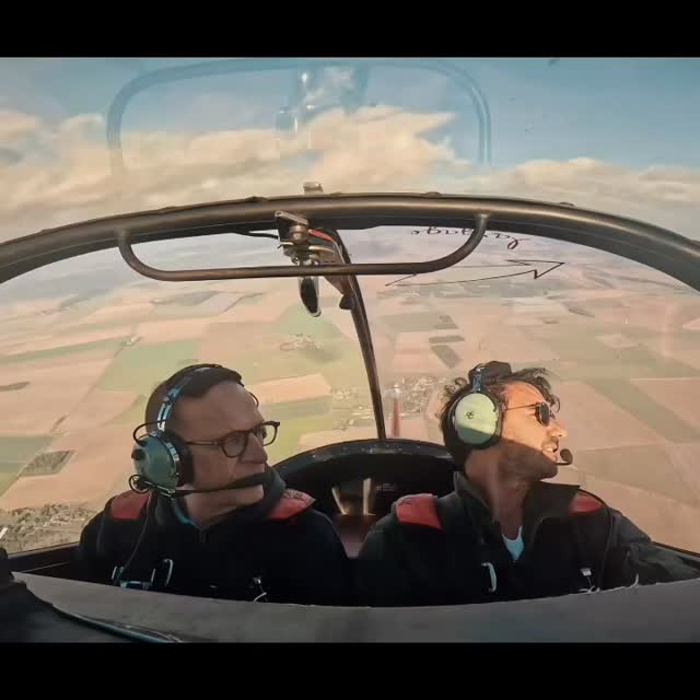 Petite séquence vidéo avec trois de nos instructeurs et Élève Voltigeur…entraînement aux boucles,renversement ,vrille ,vol dos,tonneau…
Instructeurs :
Eric François : instructeur et entraîneur fédéral
Alexandre Leboulanger : notre vice champion du monde en équipe
Gilles Guillemard : notre petit « Gilou »instructeur et juge de compétition
Élève Voltigeur : Moodi
.
.
.
.
.
.
.
#voltigeaerienne#vol#cap10#airshows#aerobatics
