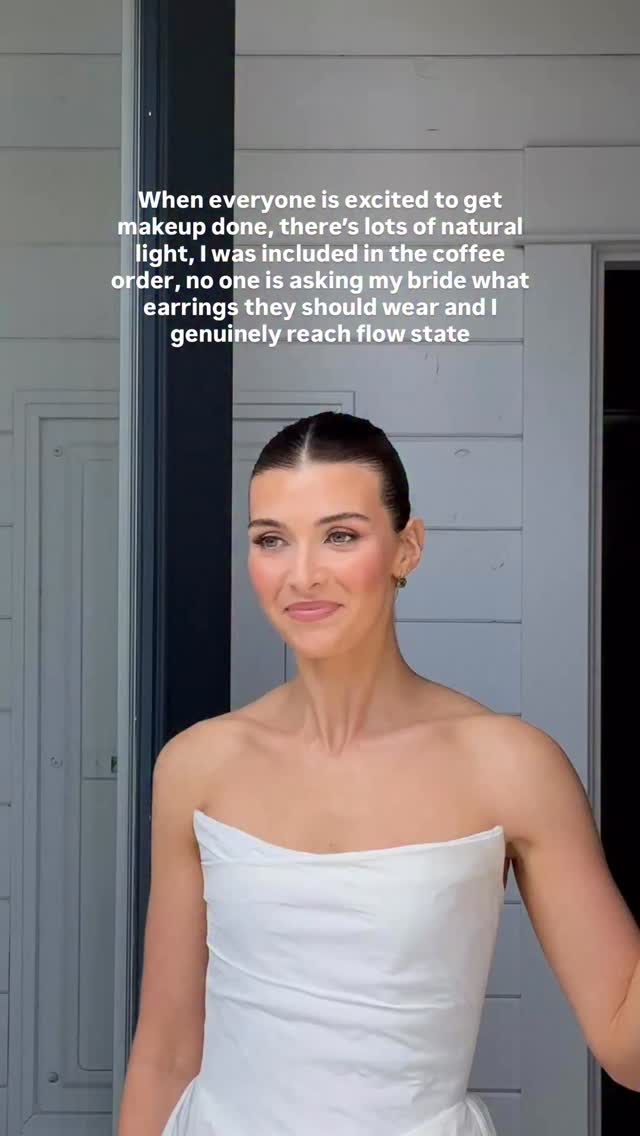 We don’t need much 🤌🏼
#destinationmakeupartist #lifeofamakeupartist #bridalmakeupartist #bridalmakeuplook