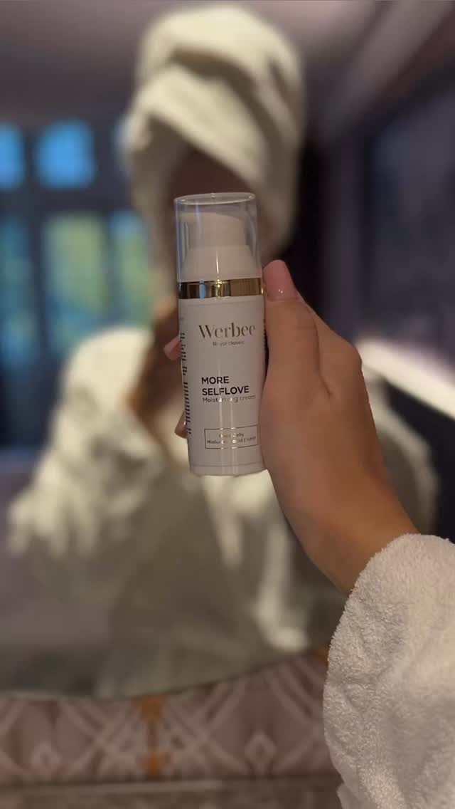 Poranek zaczynamy od… nawilżenia! ✨
Krem More Selflove od Werbee Cosmetics to nasz codzienny rytuał, który daje skórze dokładnie to, czego potrzebuje -lekkość, miękkość i długotrwałe nawilżenie.
Idealny pod makijaż, nie obciąża skóry i nadaje satynowe oraz promienne wykończenie przez cały dzień 💛