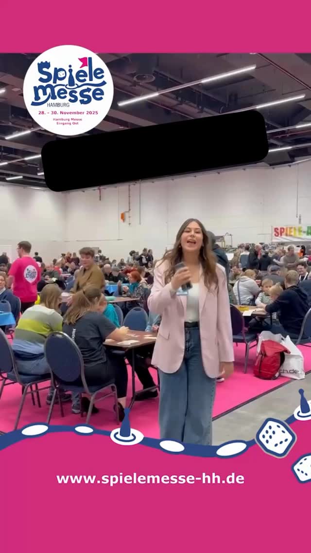 Tauche ein in die bunte Welt der analogen Spiele!
Vom 28. bis 30. November 2025 verwandelt sich die Hamburg Messe in ein riesiges Spiele-Paradies für die ganze Familie.
Egal ob Brettspiel, Kartenspiel, Rollenspiel oder Tabletop - auf der Spielemesse Hamburg findest du die neuesten Spielehits, beliebte Klassiker und spannende Geheimtipps.
Probiere selbst aus, entdecke kreative Spielideen und erlebe die einzigartige Atmosphäre, wenn tausende Menschen gemeinsam spielen.
Die Spielemesse Hamburg bietet über 1.500 Spiele im Angebot auf den Ausstellungs- und Spielflächen, darunter auch die meisten Spiele namhafter Verlage.
Freu dich außerdem auf:
Große Ausstellungsflächen mit Verlagen & Händlern Die Artist Area mit Illustrationen und kreativen Köpfen
Spannende Turniere & Wettbewerbe
Ein abwechslungsreiches Bühnenprogramm mit Talks &
Workshops
Spiele für alle Altersgruppen - von Kinderklassikern bis
Expertenspielen
Das große Weltrekord-Event: Die längste LEGO®
Kugelbahn der Welt!
Heute bis 21:00 Uhr !!!
Ob Familienausflug, Spieleabend mit Freund*innen oder Inspiration für deine Spielesammlung - hier ist für jeden etwas dabei.
