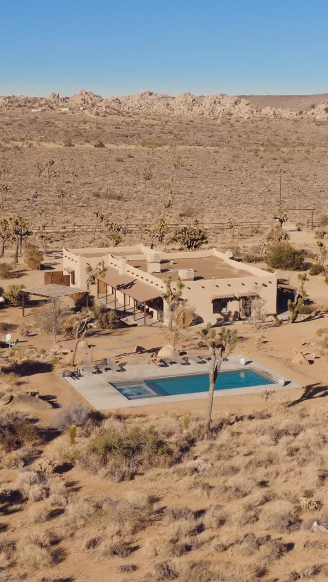 Nestled in Pipes Canyon, where the past meets the present and time itself is encouraged to slip away. Experience the simplicity of time well spent at The Bust’n B Ranch @thebustnbranch .
VC: @kuratekphoto
Thank you @lexistellwood
#pioneertown #travelcalifornia #travel #desertescape #wellnessdestination #wellnesstravel #getaway #joshuatreenationalpark #vacationideas #staycocoon