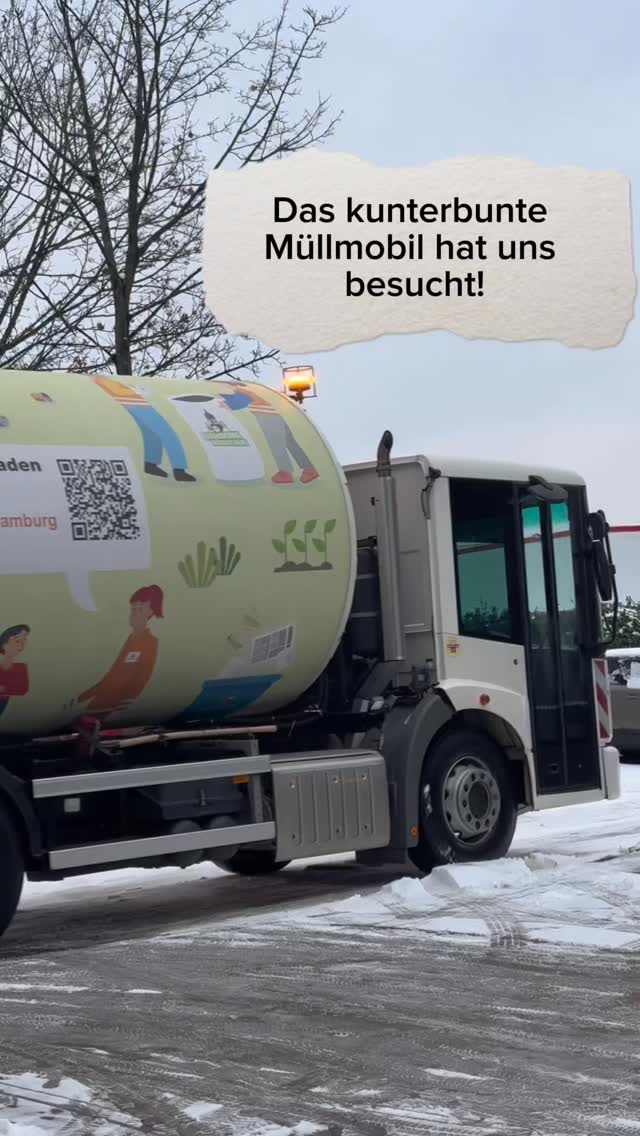 Das kunterbunte Müllmobil war bei uns zu Besuch! 🚛💚
Die Kinder haben gelernt, wie Müll entsorgt wird und durften sogar ihren selbst gesammelten Biomüll im echten Müllwagen entsorgen.
Ein spannendes Erlebnis! #kita #kindergarten #kids #hamburg #müll #stadtreinigunghamburg #umwelt