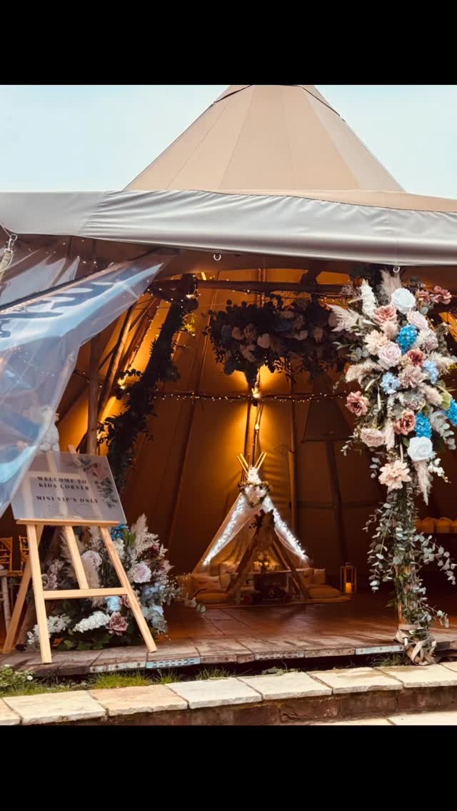 A wedding for the grown-ups. A wonderland for the kids.
We were delighted to create this magical play den for the little guests at Mr & Mrs Woods’ stunning winter tipi wedding! ✨ When the kids are happy, everyone can celebrate. Location @the_vines_rochester. Activity Packs @molyneux_press Wedding Boxes @thepartyboxshopuk
#WeddingKidsCorner #TipiWedding #WinterWedding #FamilyFriendlyWedding #WeddingPlanning #kentweddings