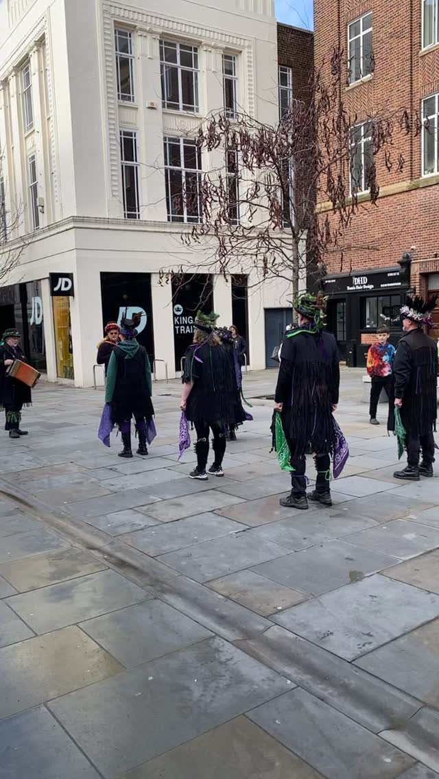 Come into Bedford today and see the Hemlock Morris dancers performing around town centre bringing Christmas cheer. ❤️#discoverbtown #bedford
