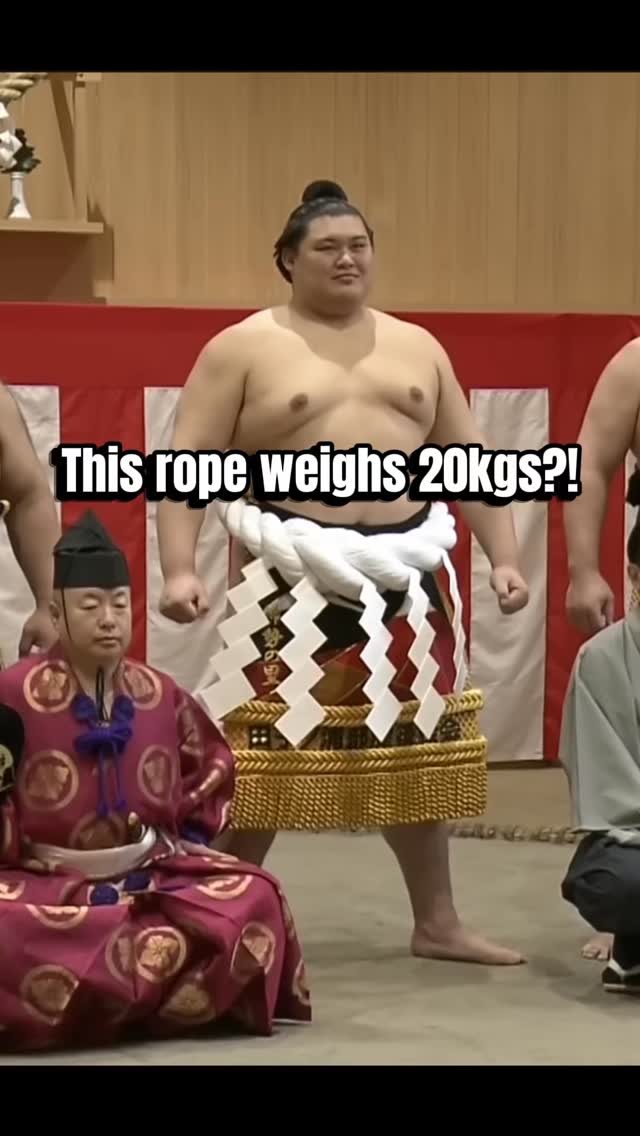 That huge rope around a Yokozuna’s waist isn’t just for show 🪢
It’s called a tsuna, and it’s worn only by sumo’s highest rank.
✨ Its design comes from Shinto sacred ropes (shimenawa) — a symbol of purity, strength, and spiritual power.
💪 Some tsuna weigh up to 20kg, making the ring-entering ceremony (dohyō-iri) a true test of endurance.
Did this surprise you? Follow for more behind-the-scenes sumo facts!