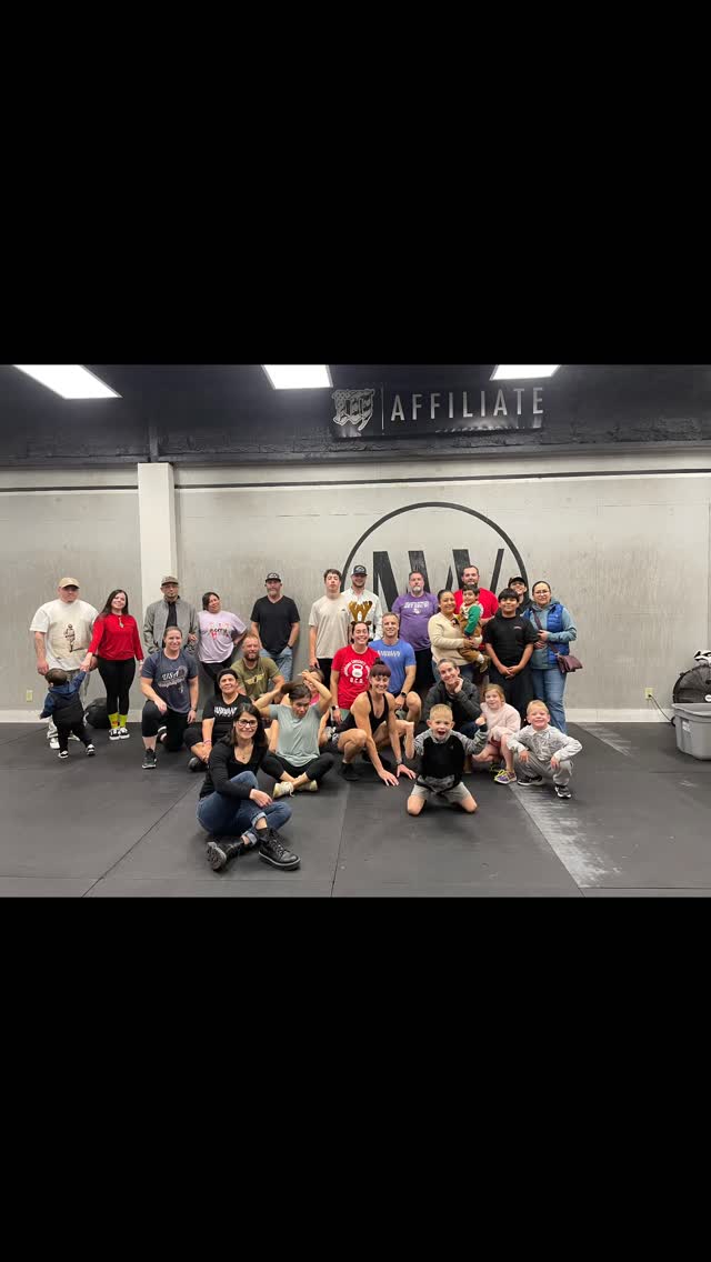 Sweets, sweat, and full-on fest⊠we had it ALL!
A thankful + Christmas-combined celebration with our amazing Narroway family, and our hearts are SO full. â€ïž
We absolutely LOVE what weâve built together â
the muscles, the laugh lines, the memories, and most of allâŠ
this strong, unstoppable community.
Thank YOU for being such a special part of it. â€ïžđȘ
NarroWay Throwdown 2025
#HolidayThrowdown #FitFamily #GratefulAndStrong