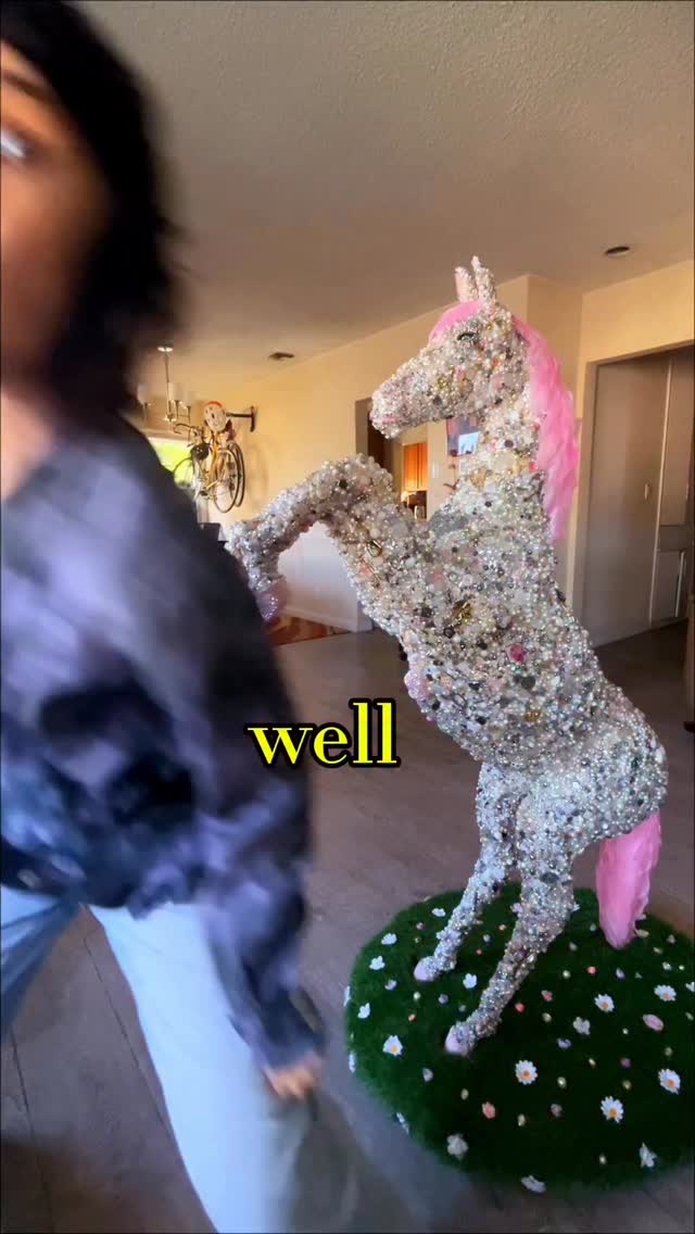 Being an absurdist horse artist DOES have its perks! Like because I do such important work, I pretty much get a free pass to not have to do any of my household responsibilities!!!
#neurodivergence #funnysong #adhd #procrastination #adhdmemes #productiveprocrastination #neurodiverse