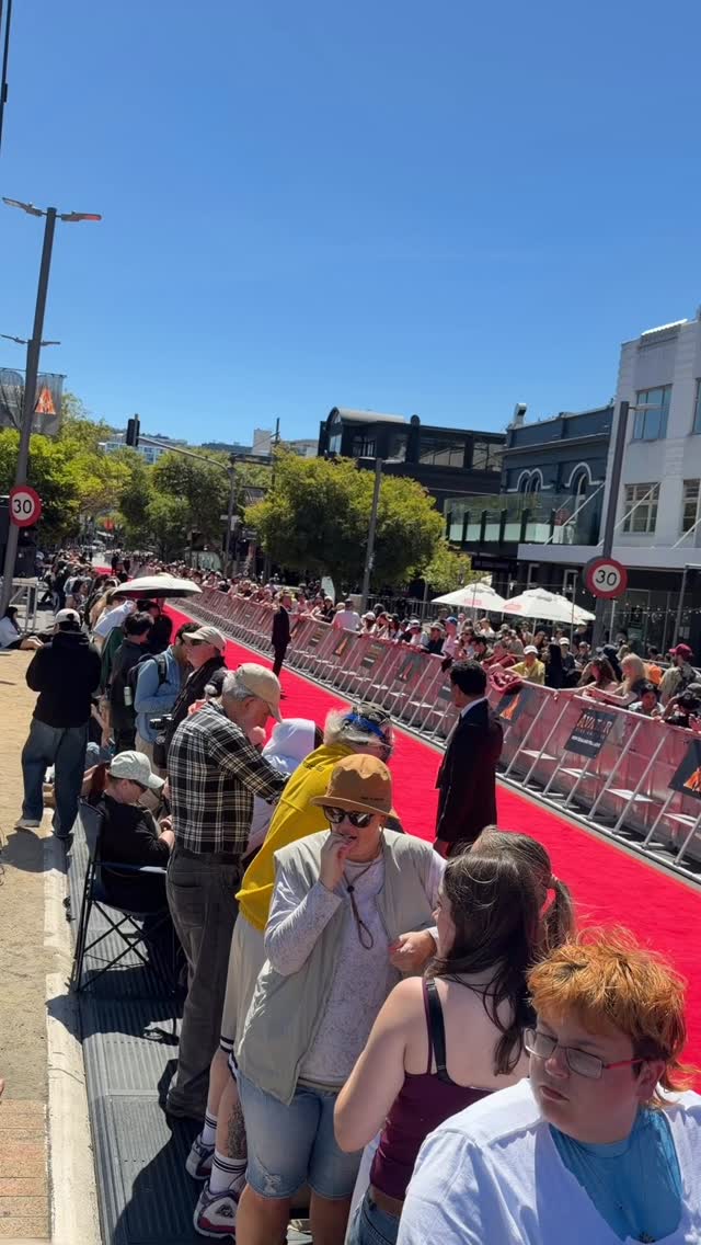 💁♀️ Having good spot for Avatar Premier 🌞🤩
#wellington #avatarfireandash #avatarpremiere #newzealand