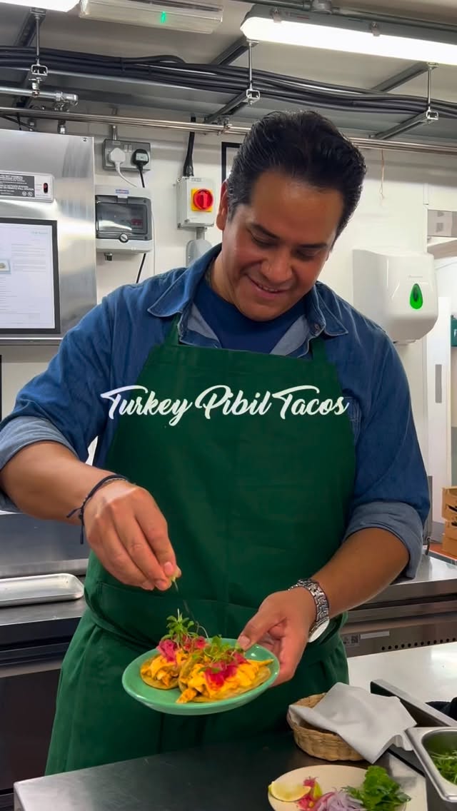 Thanksgiving, but make it Mexican! This year we are celebrating Thanksgiving with a Mexican twist, Celebrate this occasion with our Turkey Pibil Tacos, available until 31st December.
#SantoRemedio #London #Marylebone #LondonBridge #Mexican #Londonfood #Mexicanrestaurant #SantoRemedioUK