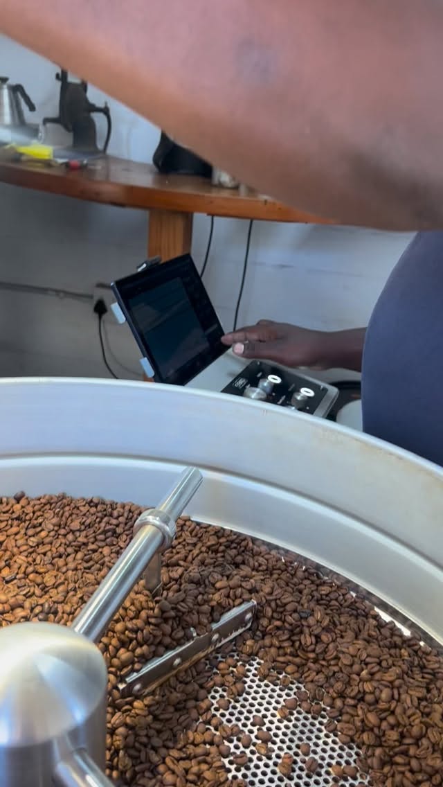 Loyiso doing what he does best roasting tons of coffee as we head into the festive season! 🌞🎄
#roasting #coffee #season #festive #cafe #tourism #explore #explorepage