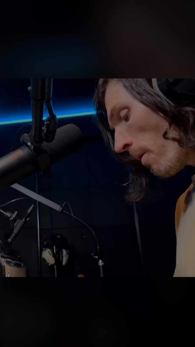 Trying the best I can.... What Should I Do (The Open Book Sessions.
#Lyrics: I’m trying to be a father, the very best that I can
So why does it seem I’m always losing my head
Why am I afraid when it’s time to go to bed
It just feels like I’m doing everything wrong
It just feels like I’m doing this life wrong #music #singing