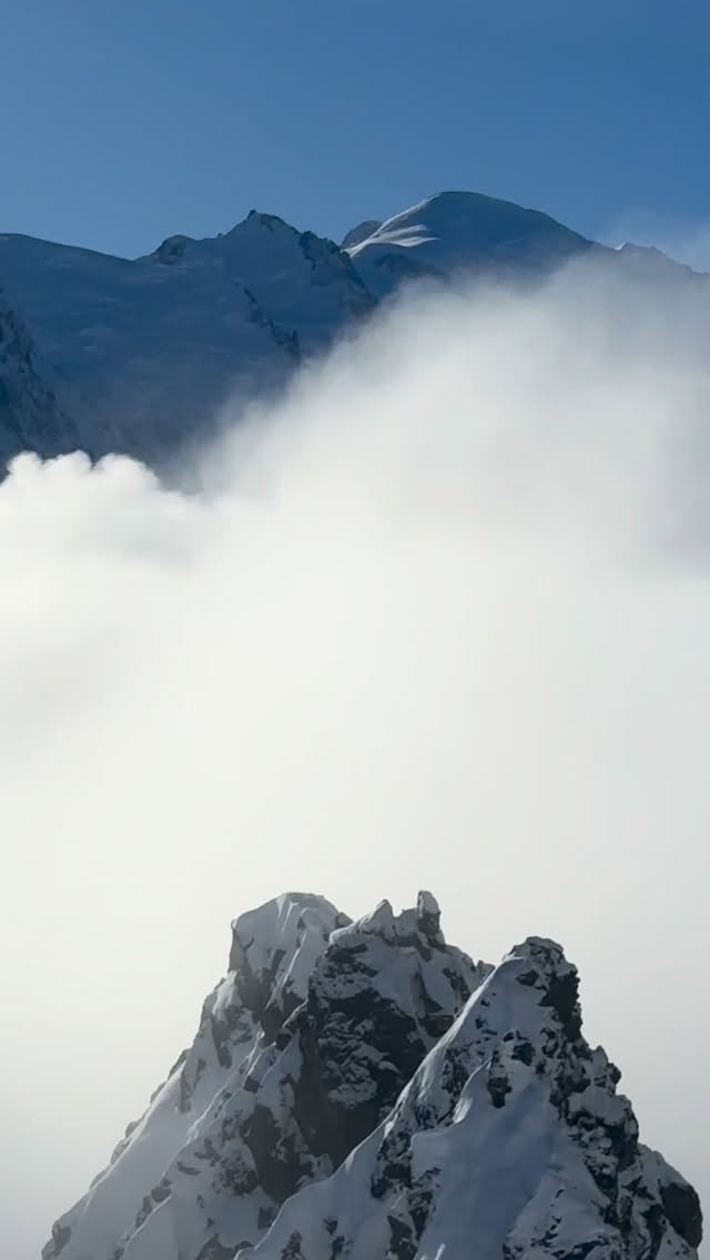 Chamonix Mont-Blanc France
Best Place with the Best View with this Best Noise ….
#snowboarding #snowboard #snow #board #chamonix