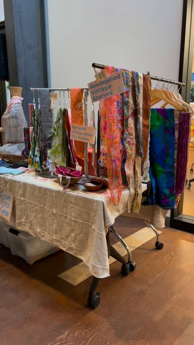 🎁 Eco booths now open — explore!
Booths are set up at CEC’s Environmental Hub! Visit the indoor Green Holiday Market today, December 4, from 4 to 8 PM.
Shop small, shop eco-friendly.
Thank you @cec_sb and @BeachsideBabesMarket for organizing this market!
#CoveEcoGear #ContourScarf #CraftedInCalifornia #SantaBarbaraCreatives #CreativeCoast #CoastalCreativity #MakerCulture #SantaBarbaraMakers #SantaBarbaraStyle