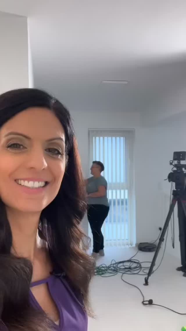 Drehtage. Teamgefühl. Danke für diese Energie. ✨
Manchmal passen Menschen und Momente einfach perfekt zusammen – genau so war es die letzten Tage ❤️
Tage voller Kreativität, echter Zusammenarbeit und ganz viel guter Laune. Solche Tage erinnern mich daran, warum ich liebe, was ich tue. 🤍🎬
Gemeinsam wachsen, gemeinsam lachen, gemeinsam schaffen❤️
#productionday #teamworkmagic #behindthesceneslife #creativevibes #onsetlife #setmoments #creativeteam #goodenergyonly #contentcreatorlife #reelsviral #fypgermany #instagrowthtips #socialmediamoments #communitypower #monetizeyourcontent #creatorjourney #igersgermany #munichcreators #shootingday #lovemyjob❤️ #togetherstronger #inspiredaily #btsmoment #dailyreels #agneszimmermann