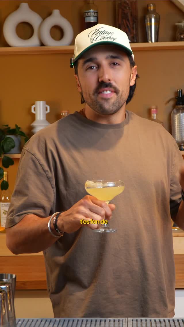 🎄Spiritueux à retrouver dans le coffret découverte édition 2025 des Distilleries du Québec. 🎄
J’adore la Margarita classique… mais je l’aime encore plus quand je remplace le triple sec par Quartier Lafrance. 🍊
On garde tequila + lime, on swap la liqueur d’orange pour ce spiritueux québécois : plus riche, plus fruité, plus de caractère. On adore !
La Margarita version “terroir d’ici”.
#recettecocktail #mixologist #taptapcocktail