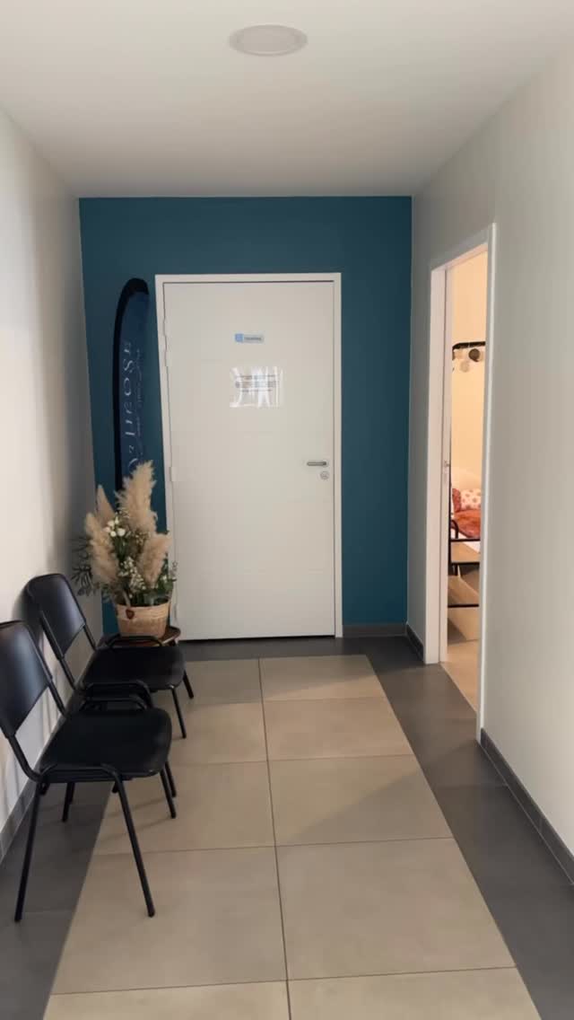 Tu te demandes comment la préparation mentale peut t’aider ?
C’est simple : si tu te reconnais dans ces 3 questions… c’est fait pour toi.
1️⃣ Tu as des questions sans réponse ?
Dans ta vie pro, perso ou sportive… tu tournes en boucle, tu cherches à comprendre, mais rien ne s’éclaire vraiment.
2️⃣ Tu ressens du stress, de l’appréhension ou des doutes… sans savoir d’où ça vient ?
Et tu sens que ça t’empêche d’avancer, de performer ou d’être serein.
3️⃣ Il y a toujours quelque chose qui te freine ?
Blessures à répétition, blocages, auto-sabotage, pression… Tu sens qu’un truc cloche mais tu n’arrives pas à mettre le doigt dessus.
Si tu t’es reconnu dans une seule de ces questions, la préparation mentale va clairement changer la donne.
📩 Tu peux prendre RDV avec moi, on mettra enfin des réponses sur ce qui te freine et surtout des solutions pour avancer 😁 Let’s goooo