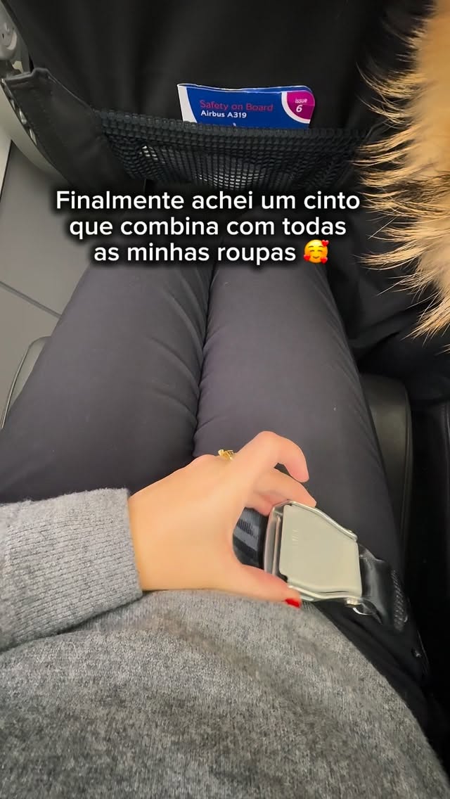 Recomendamos esse cinto! Super fashion! Sempre está na moda! 😉
#emiloudaybyday #irmasviajantes