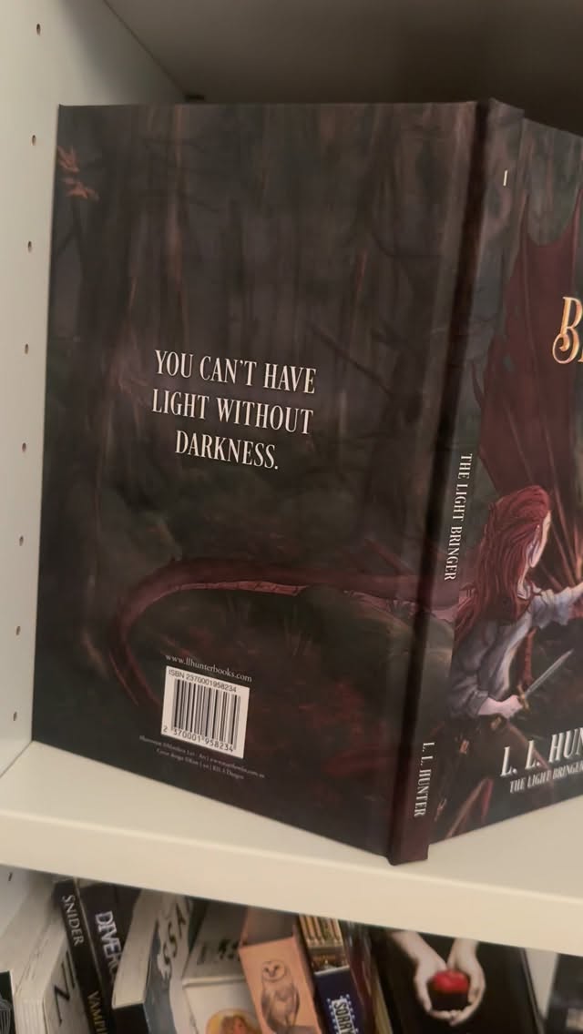 The special edition hardcover collection is complete! These are only available through my website.
#bookreels #romantasy #specialeditionbooks