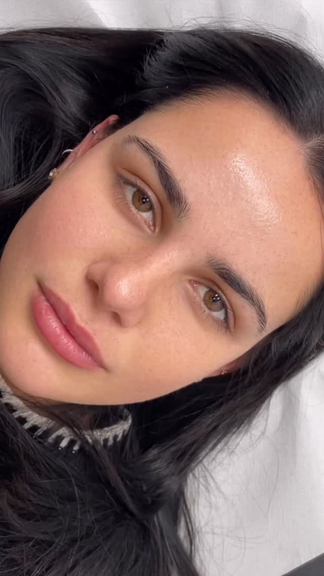 Happy to say another client’s brow goals are achieved and she is ready for the new year without needing any makeup. Effortless results every time that heal soft, natural and complete. 🤍 These results are shown 6 weeks apart after a minor touch up to perfect her brows.
#microblading #browgoals #hairstrokes