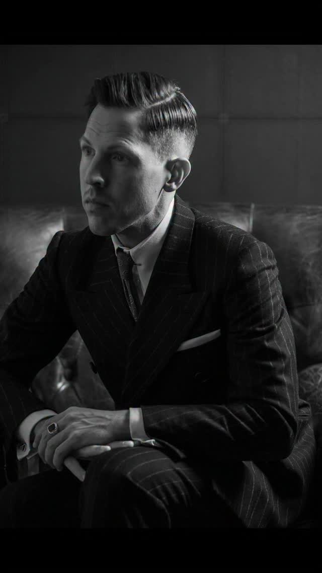 Listening to some interesting conversations? 😉
#sebastianhoofs #cologne #bespoketailoring #doublebreasted #realbespoke #handwerk #flannel