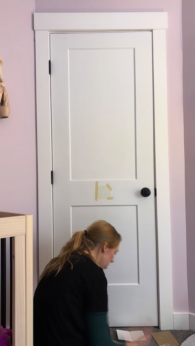 My little Frozen inspired feature. ❄️
Perfectionists best not watch my quick freehand of this door, but my two year old and I love it 👸⛄️
#frozen #doyouwanttobuildasnowman #annaandelsa #arundelcastle #girlsbedroom #girlsroomdecor #diyhomeprojects #diydesign #freehandpainting #interiordesignersofinstagram #interiordecorinspiration #homedecorlover