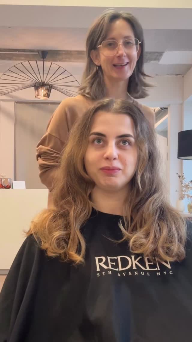 New Look für eine tolle junge Dame
@originalmineralswitzerland
@originalmineral
#uster #ustercity #ustercoiffeur #ustercoiffure #balayage #harrfarbe #haaretönen #typberatung #zürioberland #pfäffikon #effretikon #effretikon🇨🇭 #feraltdorf