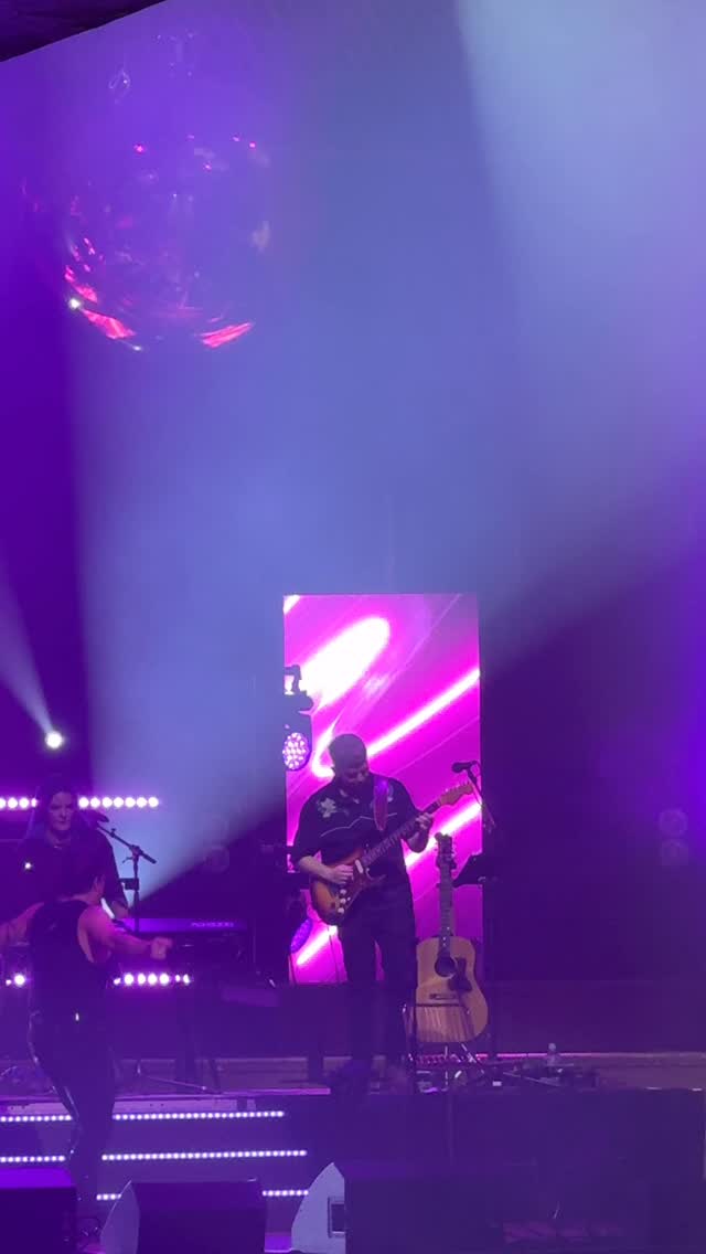 Pink Pony Club 🤘
📸 @scott.charlton_
•
#PinkPonyClub #ChappellRoan #JoeMcElderry #NewcastleCityHall #LiveMusic #GuitarSolo #GuitarCover #ElectricGuitar #SessionMusician #GuitaristOfInstagram #ShreddersOfInstagram #GuitarCommunity #TourLife #StageLife #UKMusician #MusicReels #GuitarReels #PopMusicCover #LGBTQMusic #ConcertVibes #NewcastleMusicScene #MusicianLife