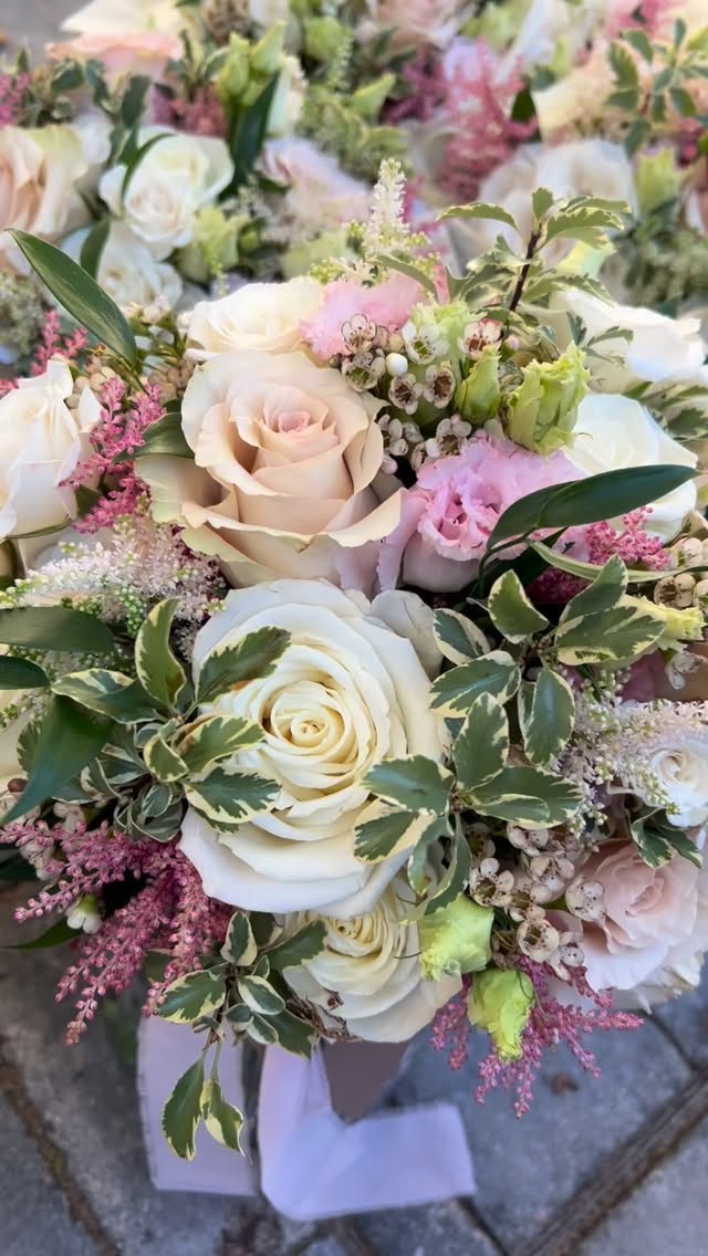 Soft pinks and whites for my last November wedding 🌸
I have one more gorgeous winter wedding before the end of the year, but before then I will be non-stop making door wreaths ✨
Still available to order now - £55
•
•
•
•
•
#weddingflowers #weddingflorist #flowers #weddingflorals #weddinginspo #florals #bridalbouquet