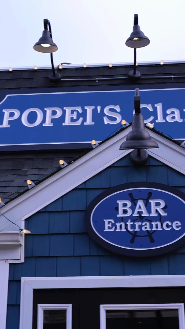 🌊 Fresh catches, cooked to order, with daily specials that keep things exciting. At Popei’s, we take pride in serving dishes made with fresh ingredients, prepared to order, and crafted to satisfy every appetite. That’s what we’re all about. #PopeisClamBar
#deerparkeats #longislandseafood #longislandfoodies #lirestaurants #lieats #deerpark