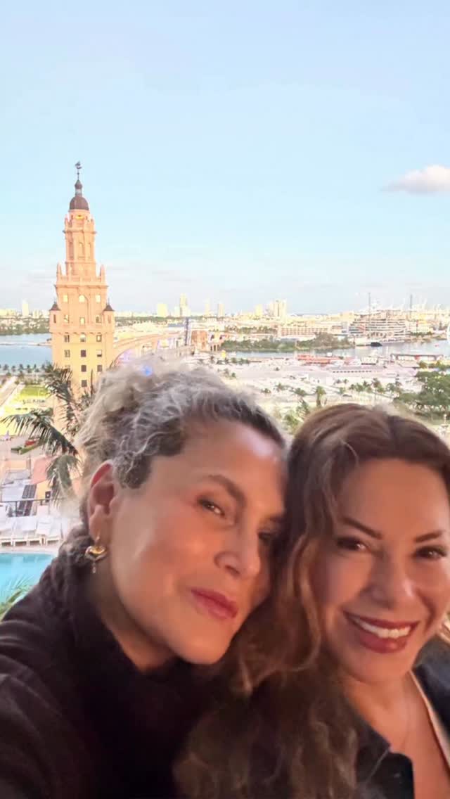 #miamidump
✨ No matter where our journey takes us, friendship will always be our guiding light.
@elifkkaplanoglu
#miami #aylinlivaneli