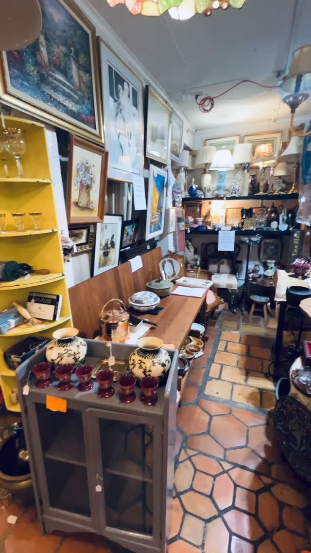 Holiday shopping is in full swing at Tomato Factory, and John Braun’s shop, Dizzy With Possibilities, is offering 15% off all items over $40 for the season! 🎁
John’s space is filled with work that has real presence—Navajo, Acoma, and Mata Ortiz pottery, rare Asian pieces, vintage paintings, studio pottery, handmade jewelry, and beautifully crafted wood tables. Every item adds depth and character to a home, and his collection is one of the most thoughtfully curated in the building.
If you’re looking for gifts with meaning—or something special for yourself—this is a great time to stop in and explore.
📍 Tomato Factory Antiques & Design Center, Hopewell, NJ
✨ 15% off all items $40+ at Dizzy With Possibilities
#TomatoFactory #DizzyWithPossibilities #JohnBraun #HolidayShopping #ShopSmall #HopewellNJ #NativeAmericanArt #NavajoPottery #AcomaPottery #MataOrtiz #StudioPottery #AsianAntiques #VintagePaintings #HandmadeJewelry #ArtfulLiving #DecorGoals