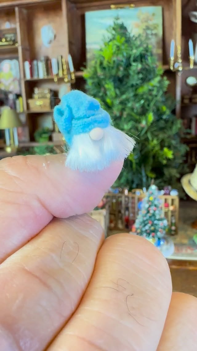 Picked up this charming critter @blueberryhollowminiatures at the past weekend’s Westchester Dollhouse Miniature Show. #gnome #christmas #elf