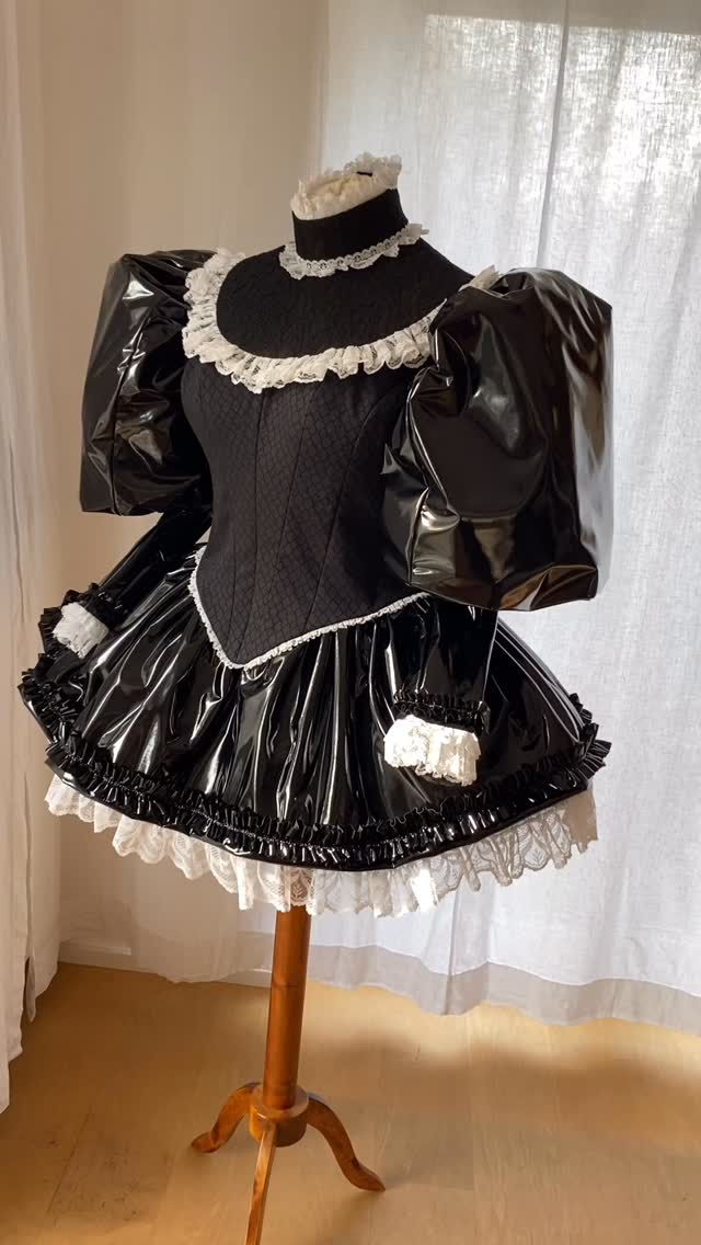 #historischegewandschneiderei #fetisch #latex #lackundleder